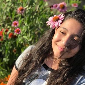 Meet your Posher, Aneliz